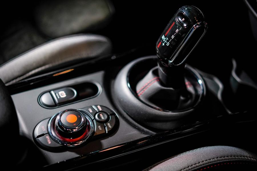 Детали интерьера Mini John Cooper Works Clubman (F54) 2019 года  (MY) (фото 5 из 5)